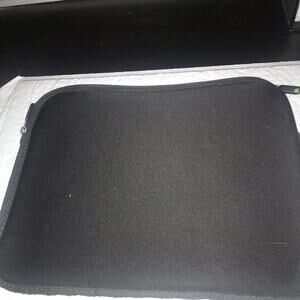 INCASE Neoprene  Laptop Case Zippered Sleeve Black X